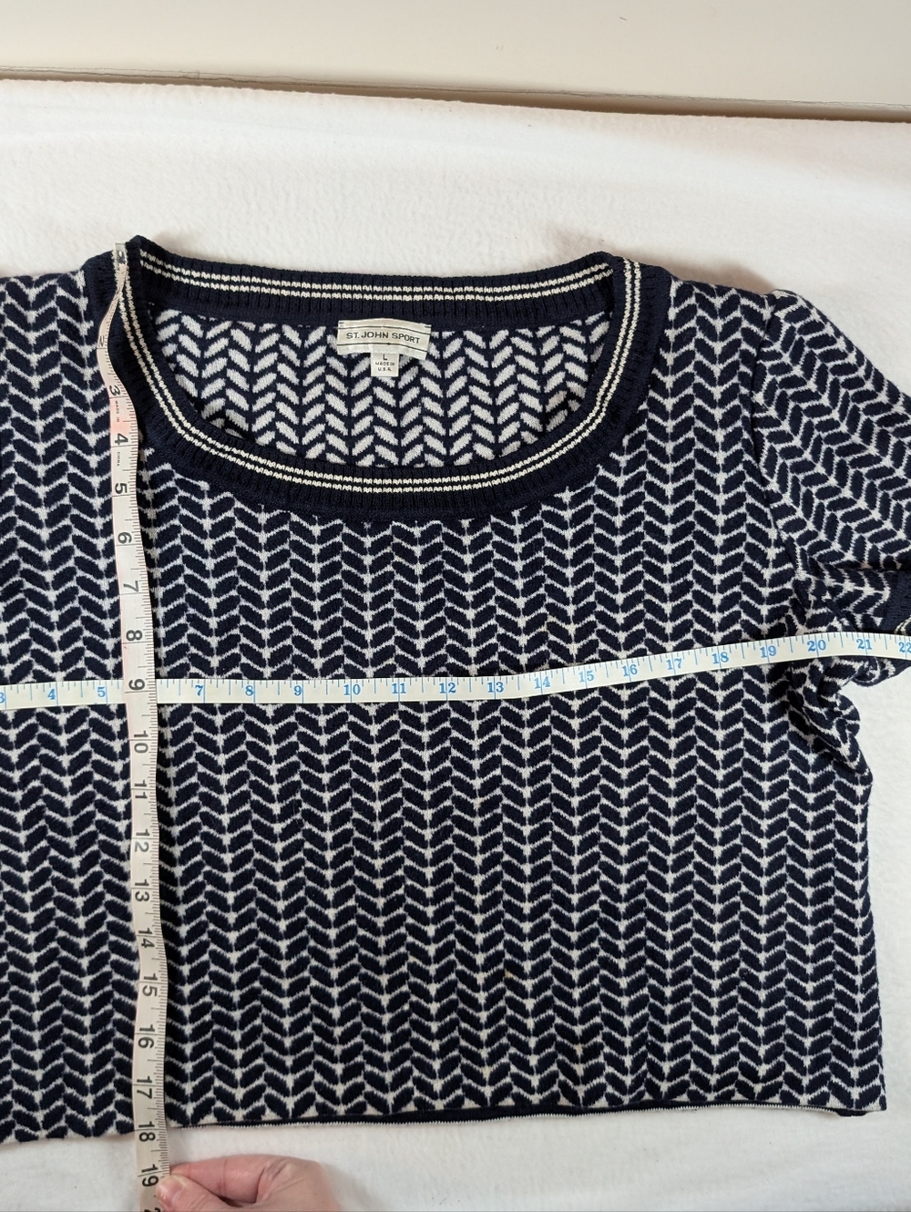 St. John Sport Navy and White Patterned Women's Cropped Sweater L - Picture 6 of 6